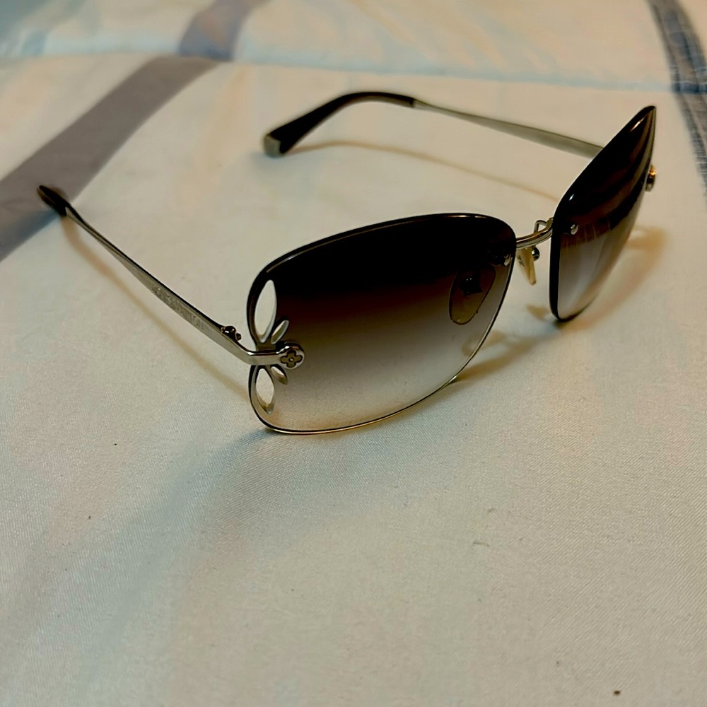 Louis Vuitton Sunglasses wore one time excellent condition